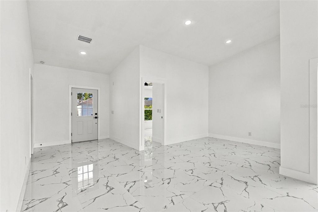 Image 11 of property listing at 9224 CAMINO VILLA BOULEVARD, Tampa, FL 33635