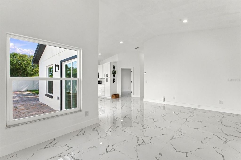 Image 12 of property listing at 9224 CAMINO VILLA BOULEVARD, Tampa, FL 33635