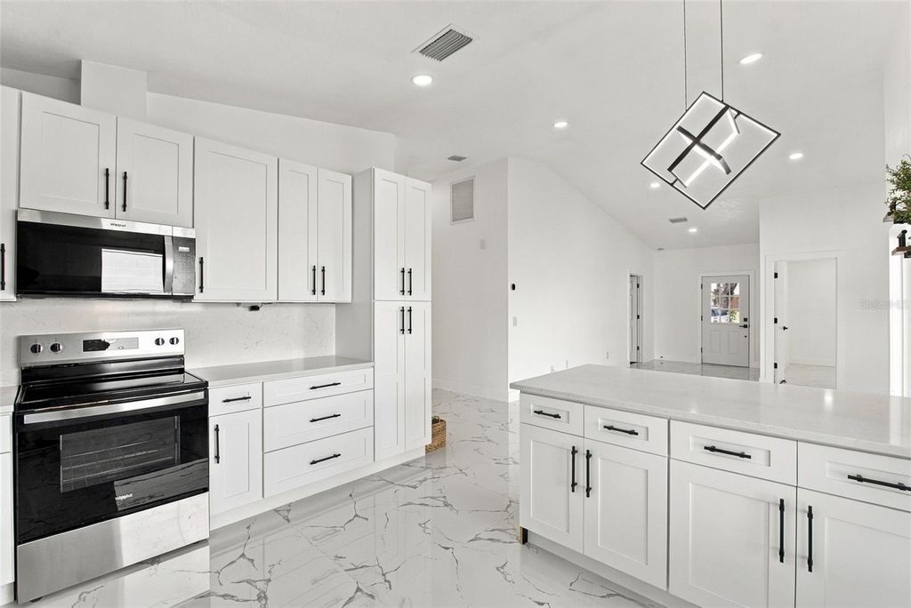 Image 20 of property listing at 9224 CAMINO VILLA BOULEVARD, Tampa, FL 33635