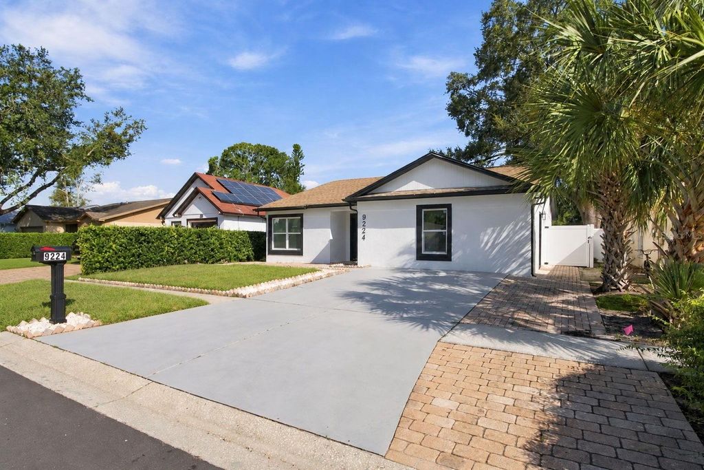 Image 3 of property listing at 9224 CAMINO VILLA BOULEVARD, Tampa, FL 33635