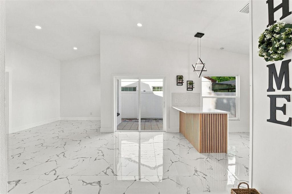 Image 21 of property listing at 9224 CAMINO VILLA BOULEVARD, Tampa, FL 33635