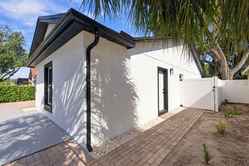Image 4 of property listing at 9224 CAMINO VILLA BOULEVARD, Tampa, FL 33635