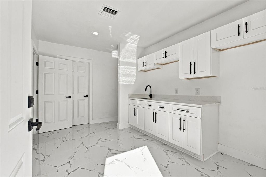 Image 37 of property listing at 9224 CAMINO VILLA BOULEVARD, Tampa, FL 33635