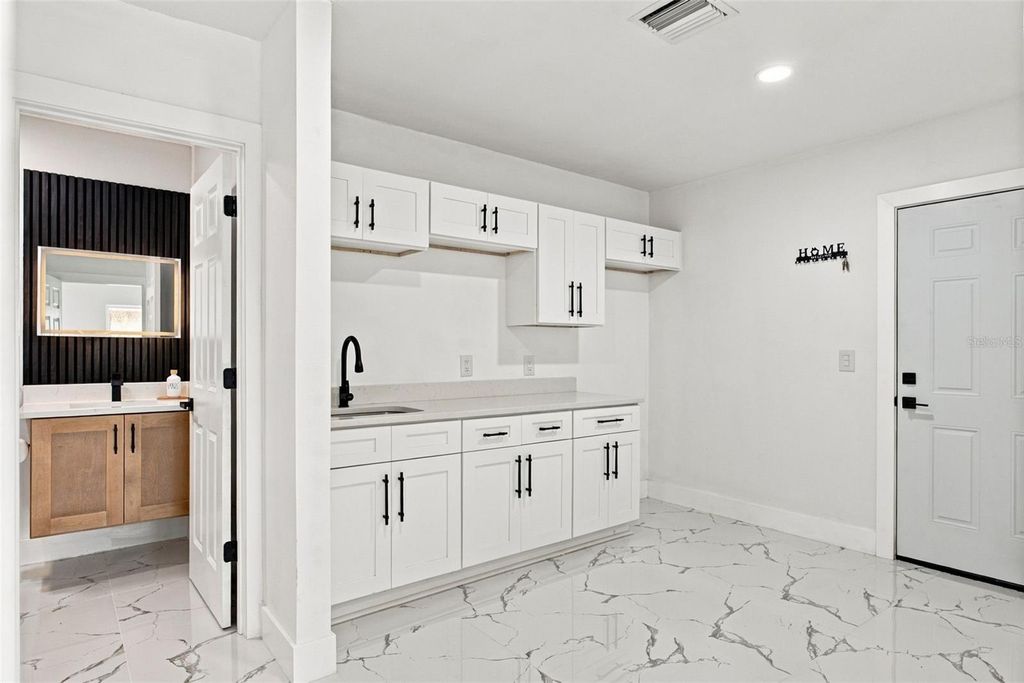 Image 38 of property listing at 9224 CAMINO VILLA BOULEVARD, Tampa, FL 33635