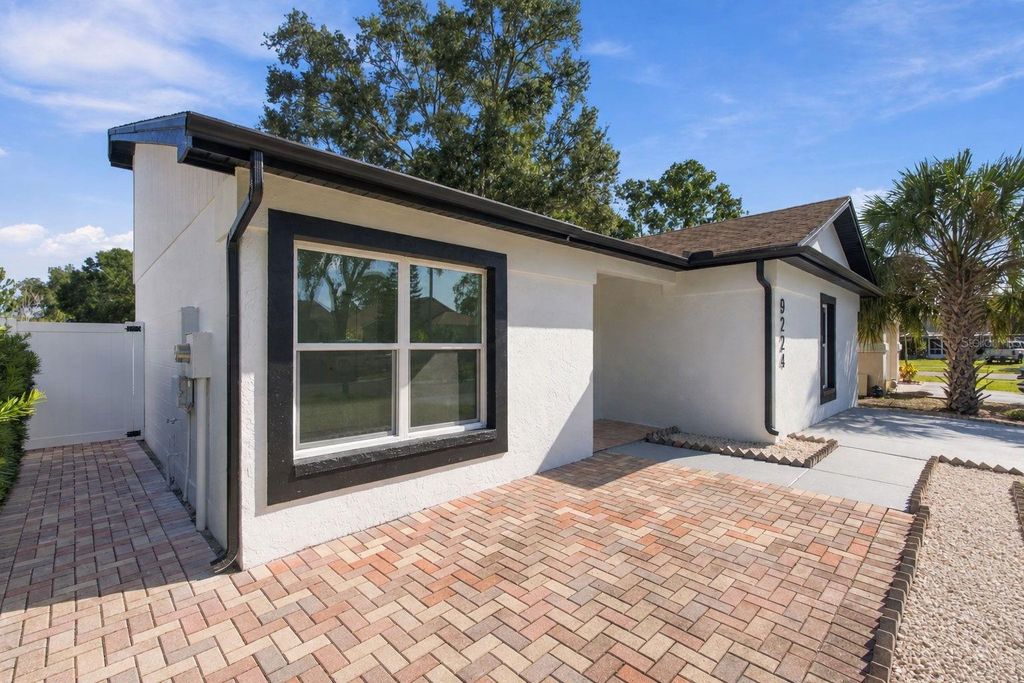 Image 5 of property listing at 9224 CAMINO VILLA BOULEVARD, Tampa, FL 33635