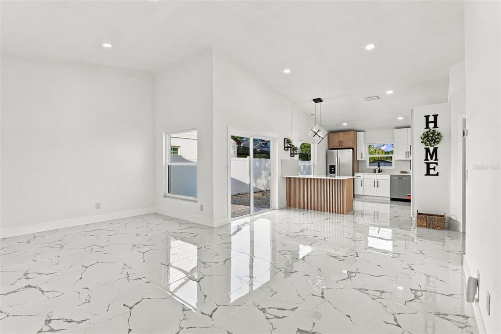 Image 8 of property listing at 9224 CAMINO VILLA BOULEVARD, Tampa, FL 33635