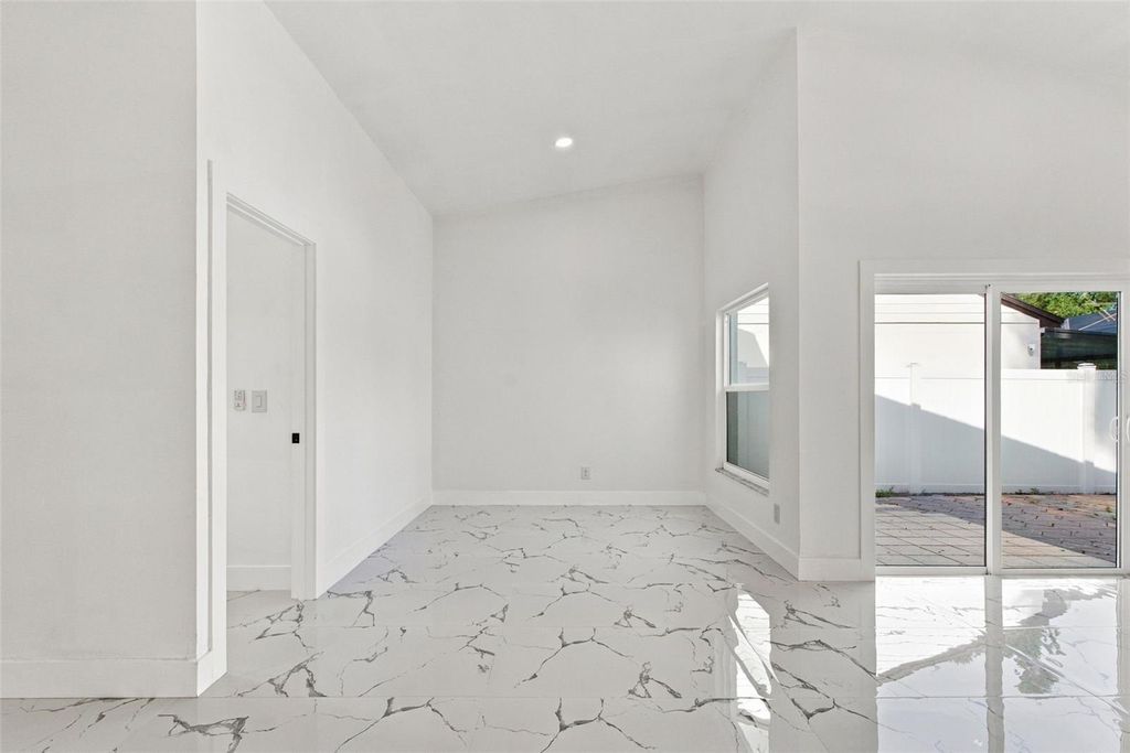 Image 10 of property listing at 9224 CAMINO VILLA BOULEVARD, Tampa, FL 33635