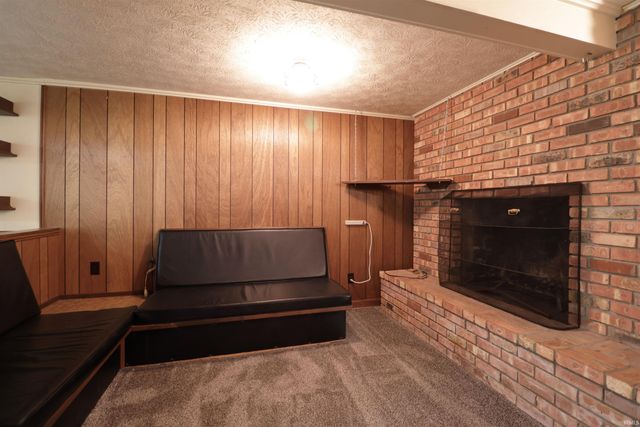 1607 S Main Street, Mishawaka, IN 46544