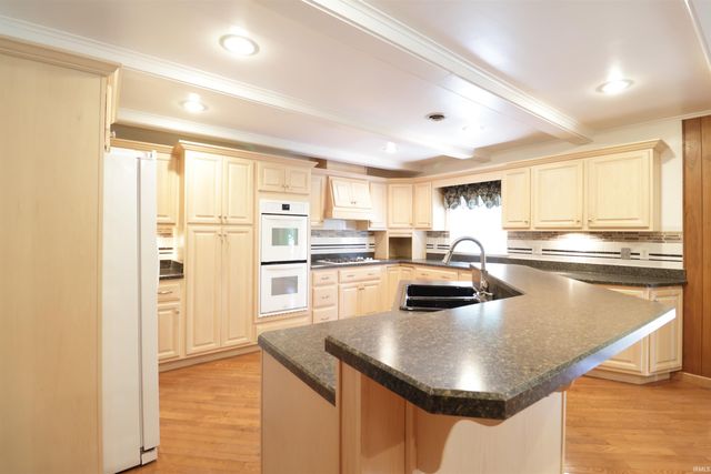 1607 S Main Street, Mishawaka, IN 46544