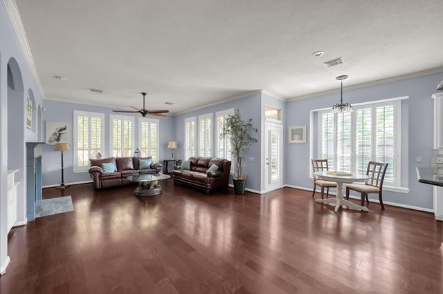 35 E Bellmeade Place, The Woodlands, TX 77382