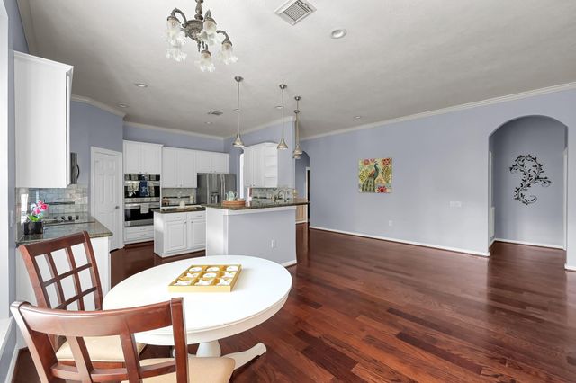 35 E Bellmeade Place, The Woodlands, TX 77382