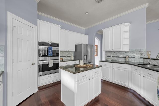 35 E Bellmeade Place, The Woodlands, TX 77382