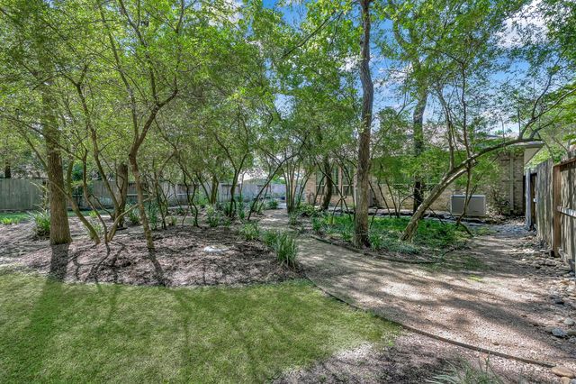 35 E Bellmeade Place, The Woodlands, TX 77382
