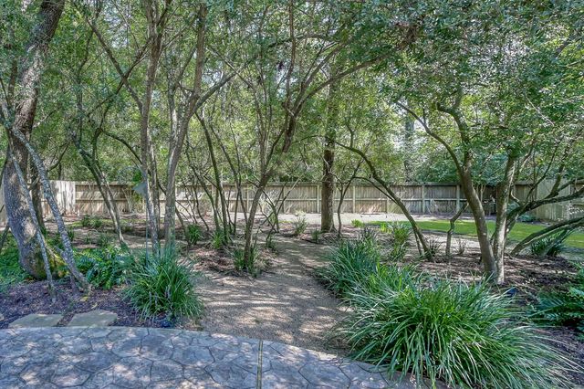 35 E Bellmeade Place, The Woodlands, TX 77382