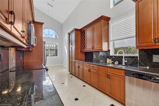 2137 Isla De Palma CIR, Naples, FL 34119