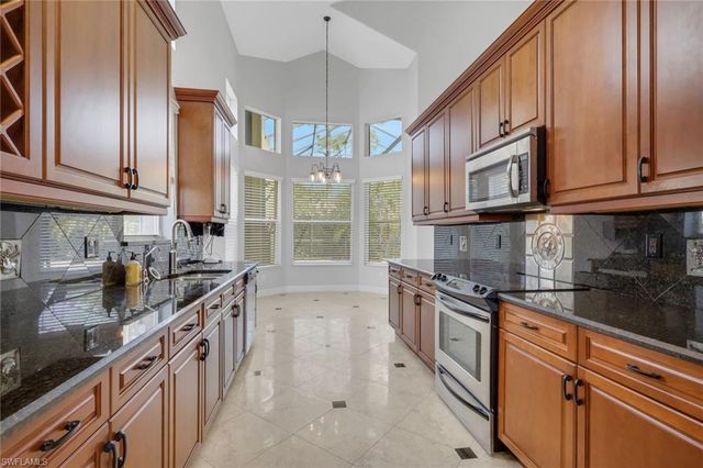 2137 Isla De Palma CIR, Naples, FL 34119