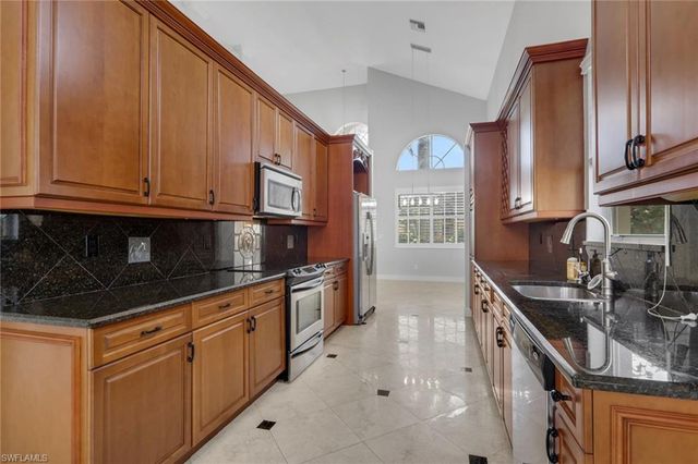 2137 Isla De Palma CIR, Naples, FL 34119