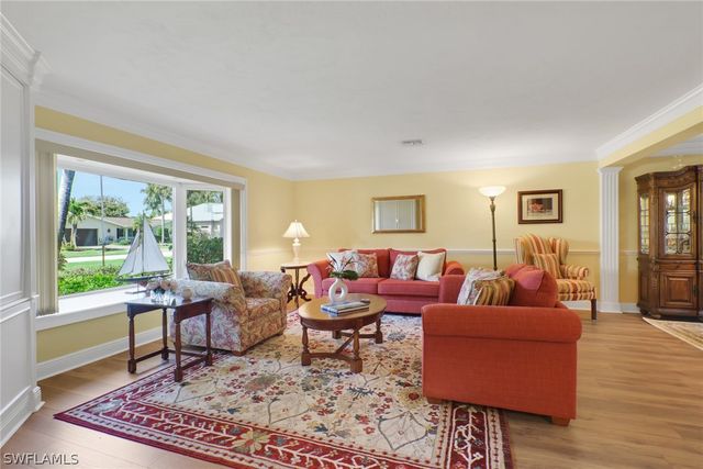 318 Burning Tree DR, Naples, FL 34105