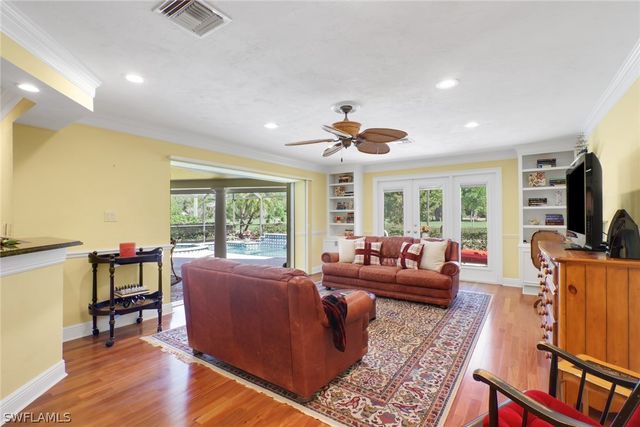 318 Burning Tree DR, Naples, FL 34105