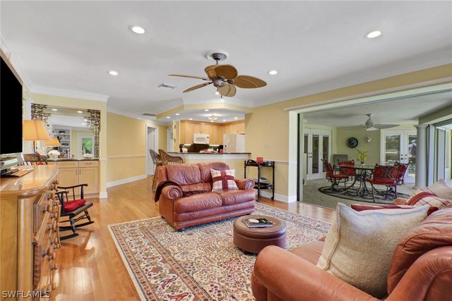 318 Burning Tree DR, Naples, FL 34105