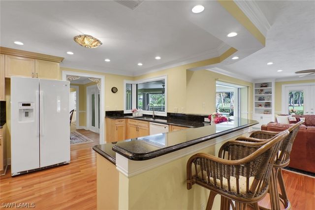 318 Burning Tree DR, Naples, FL 34105