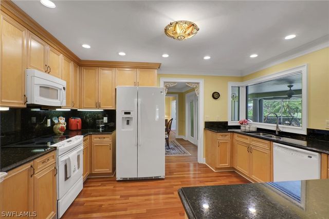 318 Burning Tree DR, Naples, FL 34105