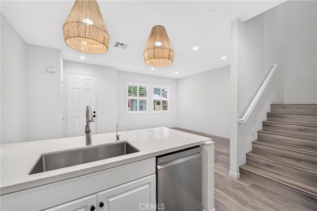 136 Hedge Bloom, Irvine, CA 92618