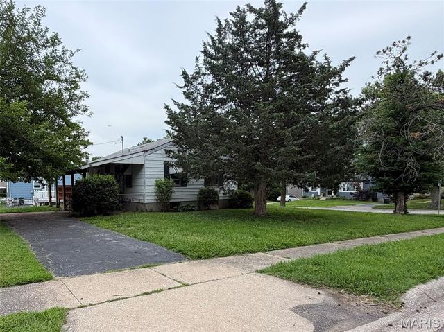 10711 Saint Henry Lane, St Ann, MO 63074