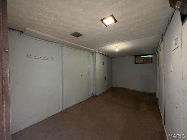 10711 Saint Henry Lane, St Ann, MO 63074