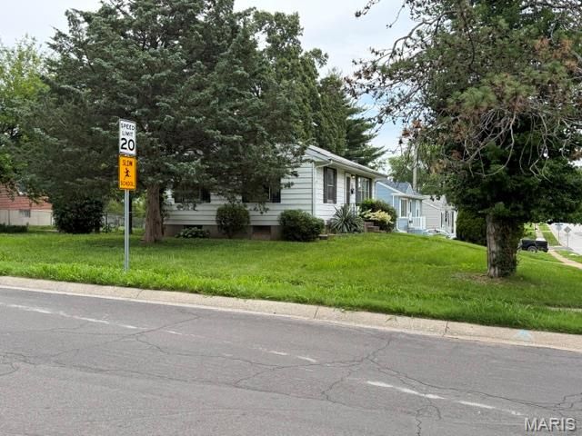 10711 Saint Henry Lane, St Ann, MO 63074