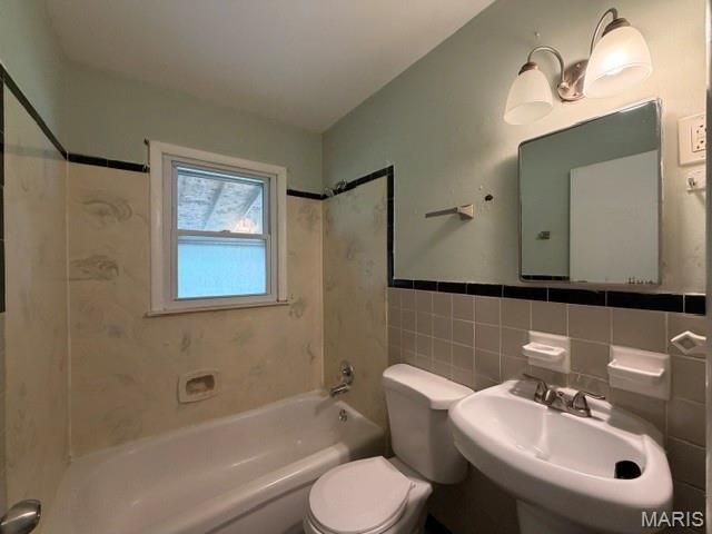 10711 Saint Henry Lane, St Ann, MO 63074