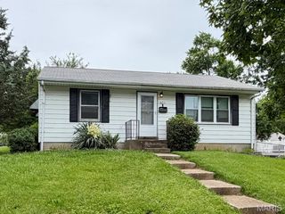 10711 Saint Henry Lane, St Ann, MO 63074