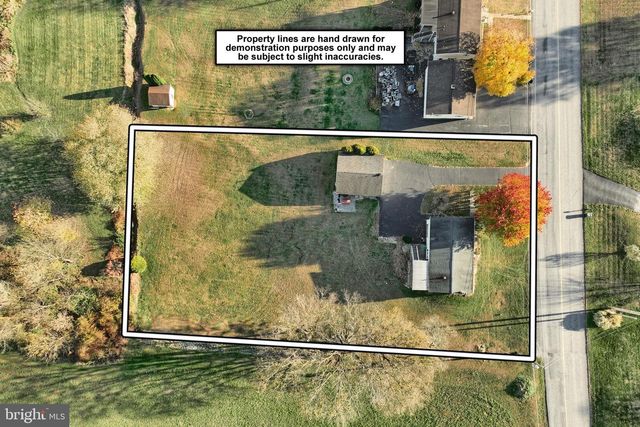 2121 STAUFFER RD, Seven Valleys, PA 17360