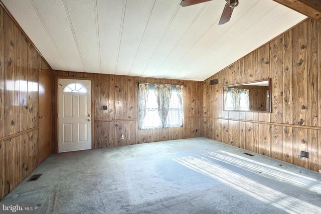 2121 STAUFFER RD, Seven Valleys, PA 17360