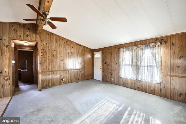 2121 STAUFFER RD, Seven Valleys, PA 17360