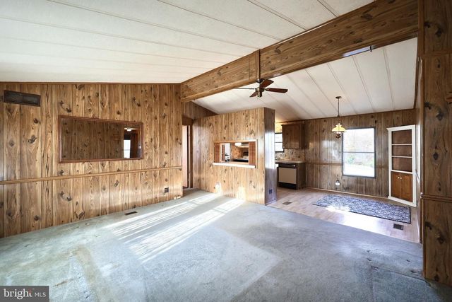 2121 STAUFFER RD, Seven Valleys, PA 17360