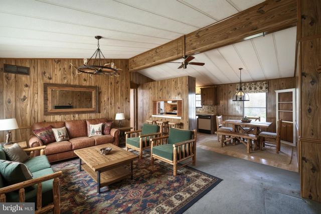 2121 STAUFFER RD, Seven Valleys, PA 17360