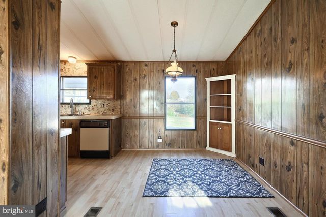 2121 STAUFFER RD, Seven Valleys, PA 17360