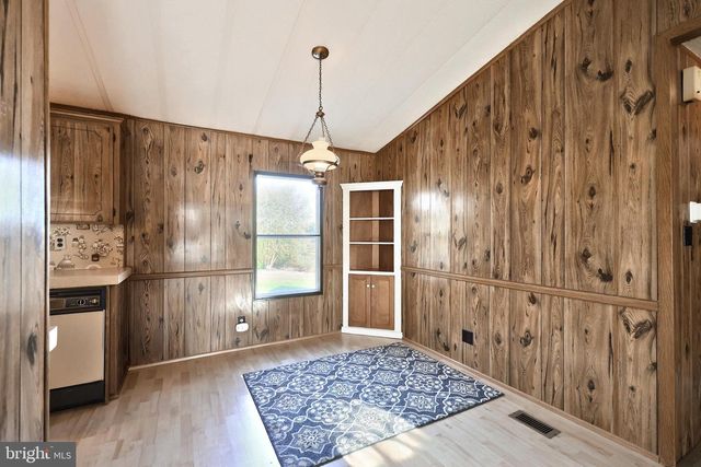 2121 STAUFFER RD, Seven Valleys, PA 17360