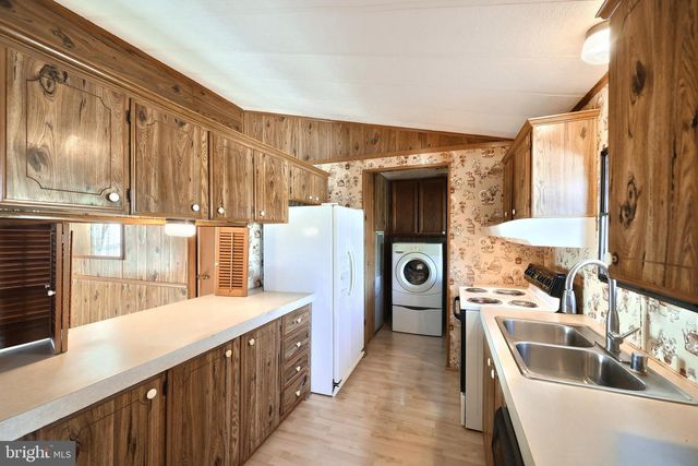 2121 STAUFFER RD, Seven Valleys, PA 17360