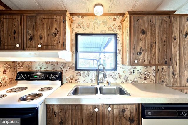 2121 STAUFFER RD, Seven Valleys, PA 17360