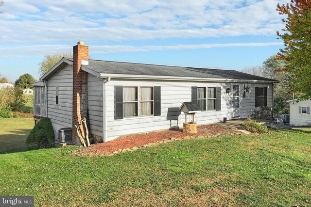 2121 STAUFFER RD, Seven Valleys, PA 17360