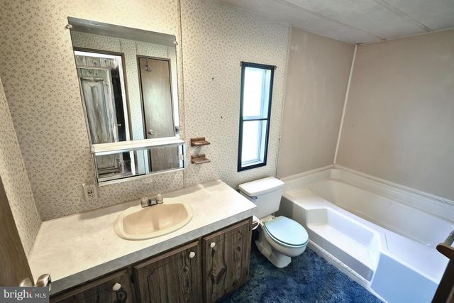 2121 STAUFFER RD, Seven Valleys, PA 17360