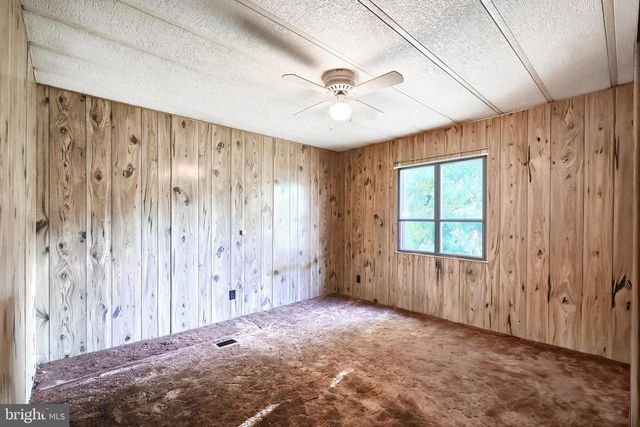 2121 STAUFFER RD, Seven Valleys, PA 17360