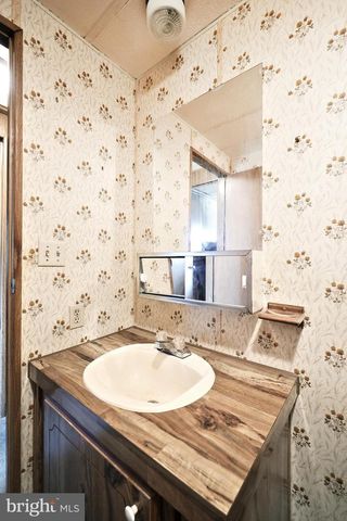 2121 STAUFFER RD, Seven Valleys, PA 17360