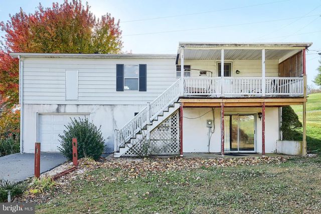 2121 STAUFFER RD, Seven Valleys, PA 17360