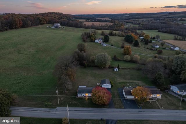 2121 STAUFFER RD, Seven Valleys, PA 17360