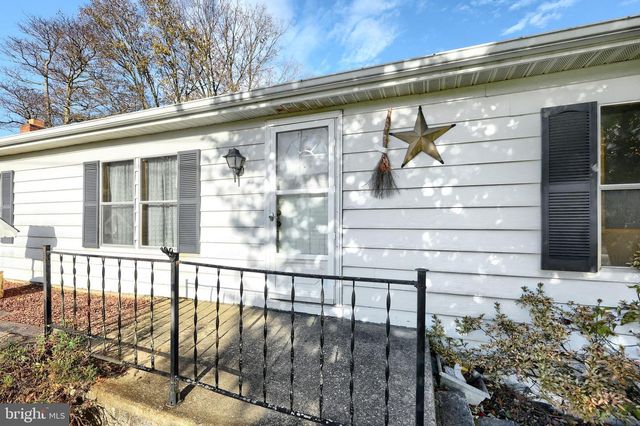 2121 STAUFFER RD, Seven Valleys, PA 17360