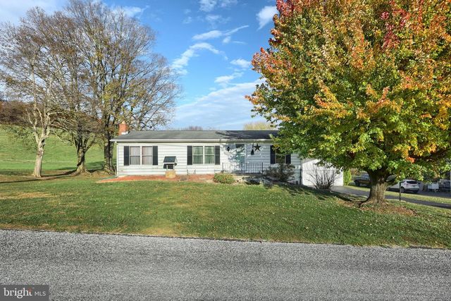 2121 STAUFFER RD, Seven Valleys, PA 17360