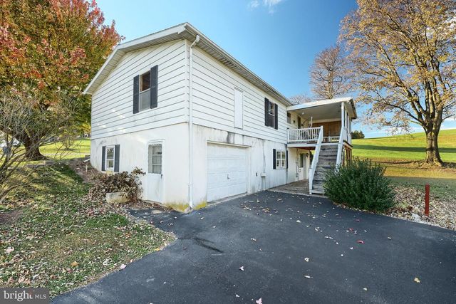 2121 STAUFFER RD, Seven Valleys, PA 17360